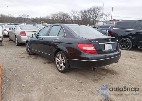 2013 Mercedes-Benz C 300 Luxury 4Matic из США, поврежденный, VIN WDDGF8ABXDR277743